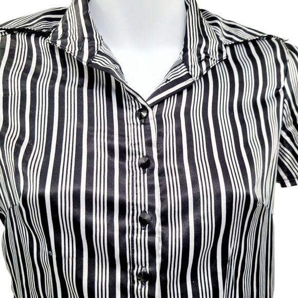 2/$20 Urban Behavior Silver & Black Buttons Down Shirt Top Size: XS - Picture 4 of 9